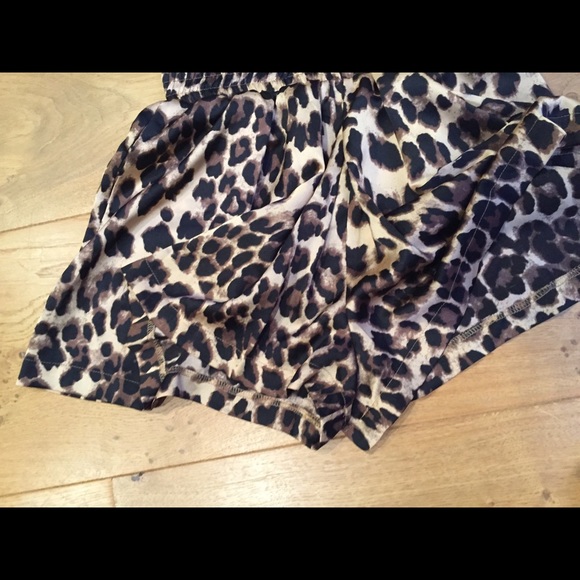 Nasty Gal If Looks Could Kill Leopard Shorts - Picture 7 of 9